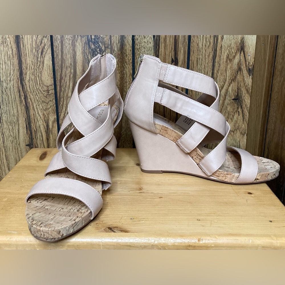 Woman BCBG generation Nude Tan Strappy Wedge Sandal Sz 9 39 EUC